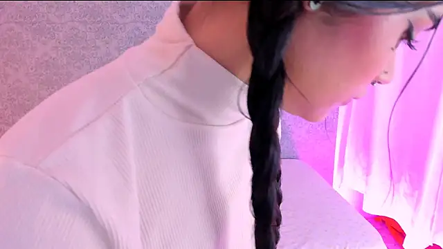 Snapshot of CatrinaRossi chatting on February 6, 12:54 am CatrinaRossi online show from February 6, 12:54 am