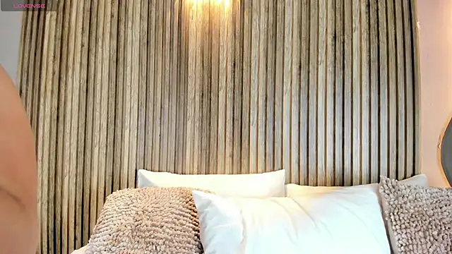 HannaKarson online show from March 6, 11:38 am