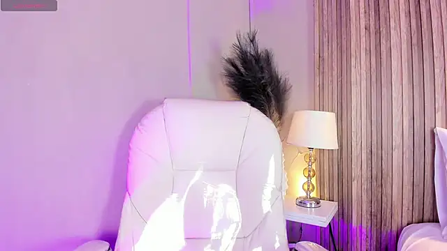 HannaKarson online show from March 14, 11:38 am