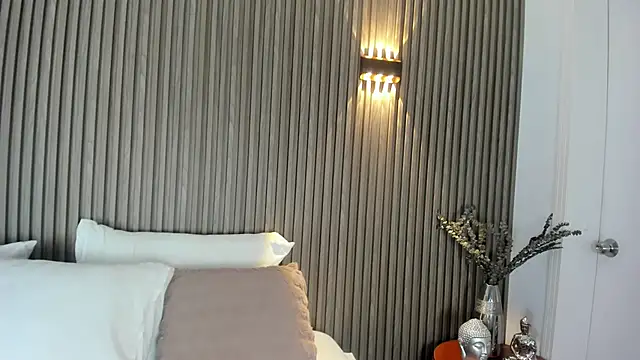 HannaKarson online show from March 26, 4:11 am