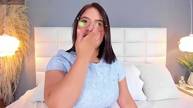 HannaKarson online show from November 18, 11:35 am