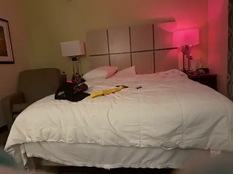 Snapshot of FrankieKentucky chatting on December 15, 8:31 am FrankieKentucky online show from December 15, 8:31 am