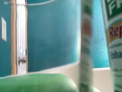 Snapshot of FrankieKentucky chatting on February 26, 9:42 pm FrankieKentucky online show from February 26, 9:42 pm