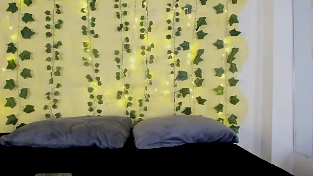 Snapshot of Natasha_Nasty2 chatting on February 6, 6:40 am Natasha Nasty2 online show from February 6, 6:40 am