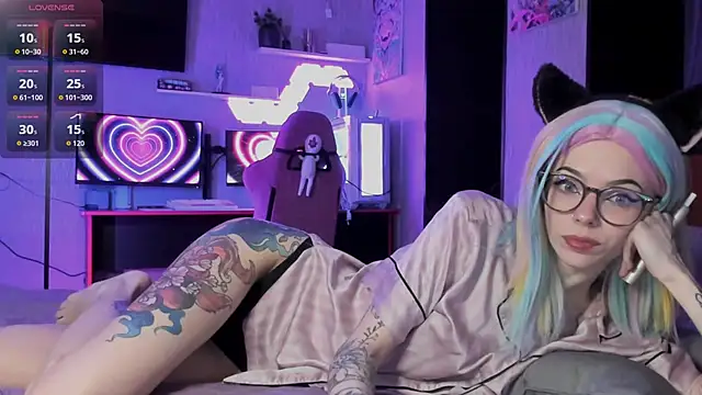 Snapshot of The_love_project chatting on October 23, 1:04 am The love project online show from October 23, 1:04 am