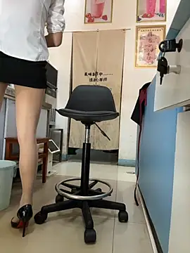 andii-1 online show from April 13, 1:53 am