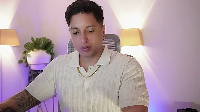 Snapshot of appolo_allen chatting on April 24, 2:35 am appolo allen online show from April 24, 2:35 am