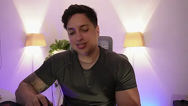 Snapshot of appolo_allen chatting on April 30, 10:25 pm appolo allen online show from April 30, 10:25 pm