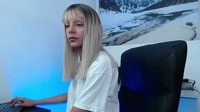 peyton golden1 online show from December 19, 4:05 am