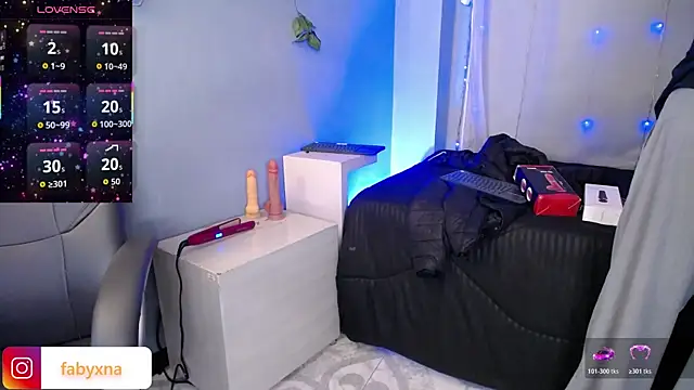 Snapshot of peyton_golden1 chatting on November 5, 3:31 am peyton golden1 online show from November 5, 3:31 am