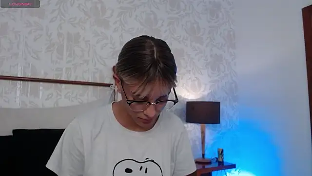 Snapshot of peyton_golden1 chatting on November 23, 4:55 am peyton golden1 online show from November 23, 4:55 am