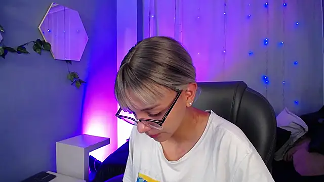 Snapshot of peyton_golden1 chatting on October 30, 3:16 am peyton golden1 online show from October 30, 3:16 am