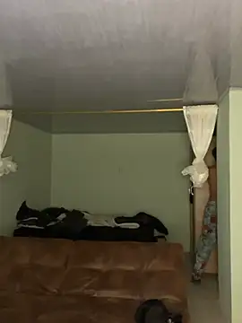 Snapshot of peyton_golden1 chatting on January 24, 5:21 am peyton golden1 online show from January 24, 5:21 am