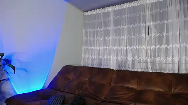 Snapshot of peyton_golden1 chatting on March 14, 1:05 am peyton golden1 online show from March 14, 1:05 am