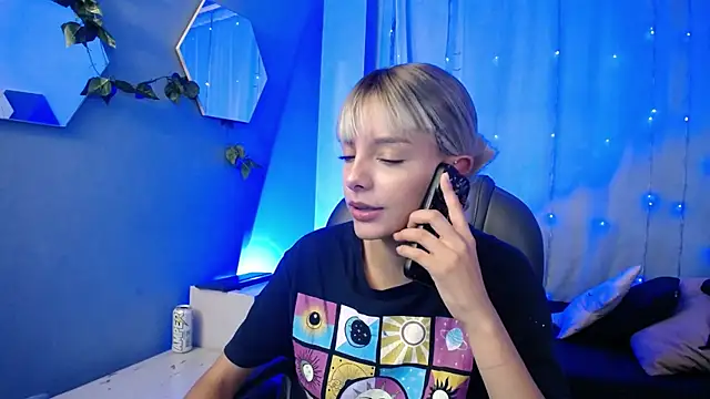 Snapshot of peyton_golden1 chatting on November 11, 3:23 am peyton golden1 online show from November 11, 3:23 am