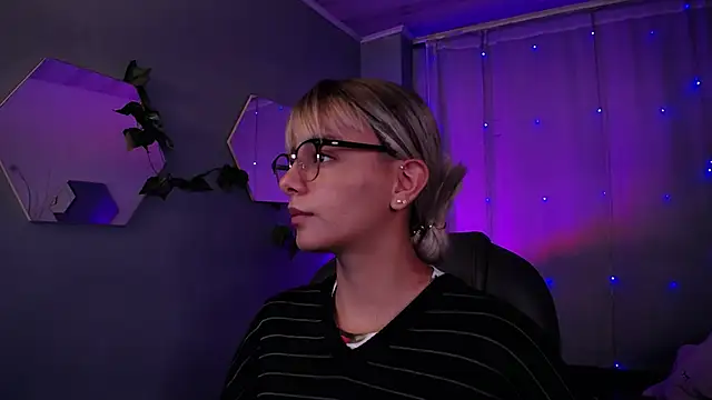 Snapshot of peyton_golden1 chatting on October 29, 3:38 am peyton golden1 online show from October 29, 3:38 am