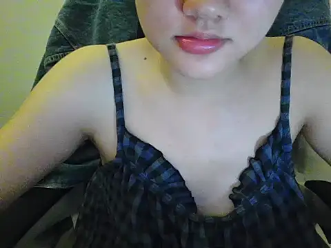 Snapshot of Yin-girl chatting on September 18, 5:05 pm Yin-girl online show from September 18, 5:05 pm