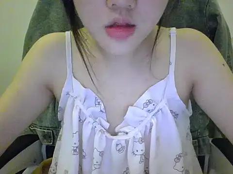 Snapshot of Yin-girl chatting on September 28, 6:37 pm Yin-girl online show from September 28, 6:37 pm