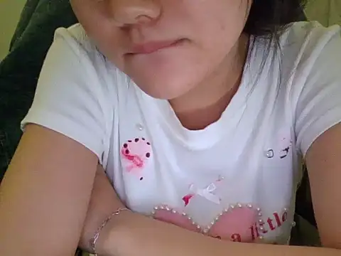 Snapshot of Yin-girl chatting on September 19, 8:02 pm Yin-girl online show from September 19, 8:02 pm