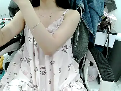 Snapshot of Yin-girl chatting on October 14, 7:25 pm Yin-girl online show from October 14, 7:25 pm