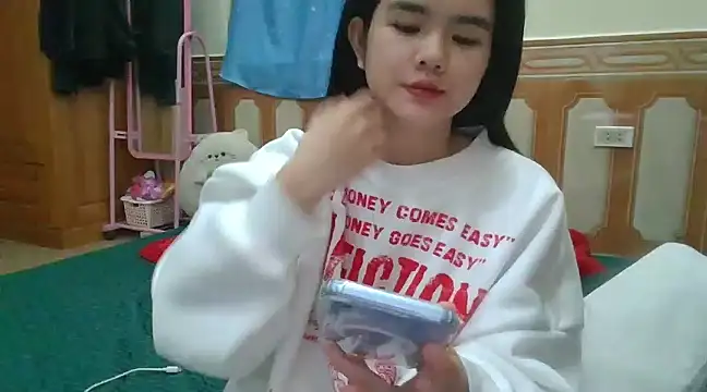 Snapshot of Yin-girl chatting on December 27, 11:28 am Yin-girl online show from December 27, 11:28 am