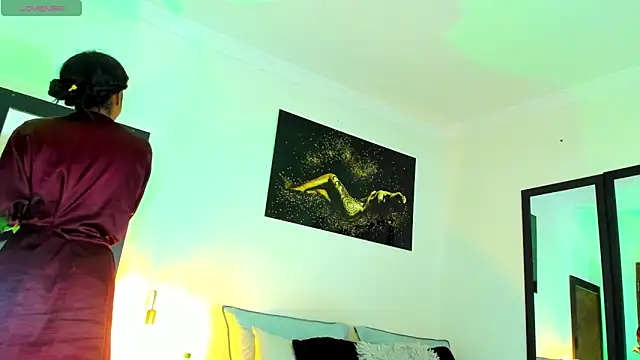 KimberlyBanks2 online show from April 14, 9:58 am