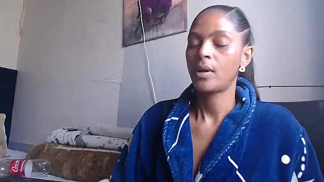 Snapshot of Sexysilverfoxxx chatting on October 28, 1:10 pm Sexysilverfoxxx online show from October 28, 1:10 pm