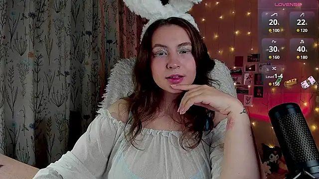 LisaCase online show from December 5, 8:27 am