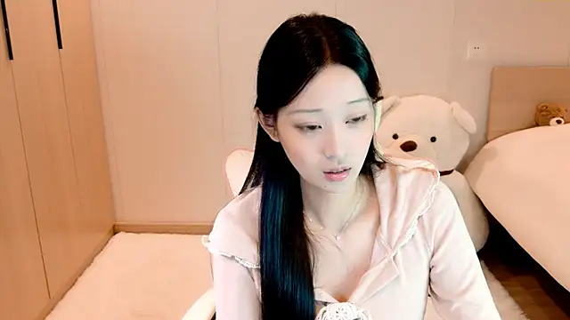 Snapshot of Xueb_J chatting on December 3, 10:34 am Xueb J online show from December 3, 10:34 am