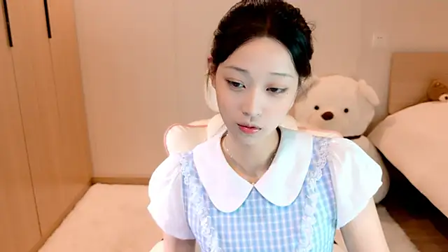 Snapshot of Xueb_J chatting on December 12, 9:40 am Xueb J online show from December 12, 9:40 am