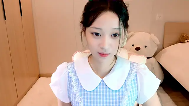 Snapshot of Xueb_J chatting on December 12, 12:44 pm Xueb J online show from December 12, 12:44 pm