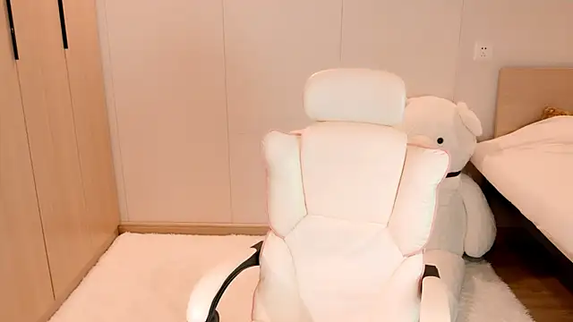 Snapshot of Xueb_J chatting on December 7, 9:22 am Xueb J online show from December 7, 9:22 am