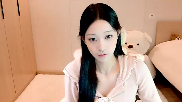 Snapshot of Xueb_J chatting on December 3, 7:27 am Xueb J online show from December 3, 7:27 am