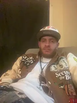 Snapshot of CityBoy75211 chatting on February 12, 6:46 am CityBoy75211 online show from February 12, 6:46 am