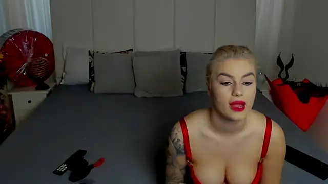 Snapshot of KasiaGraziela18 chatting on March 15, 1:40 pm KasiaGraziela18 online show from March 15, 1:40 pm