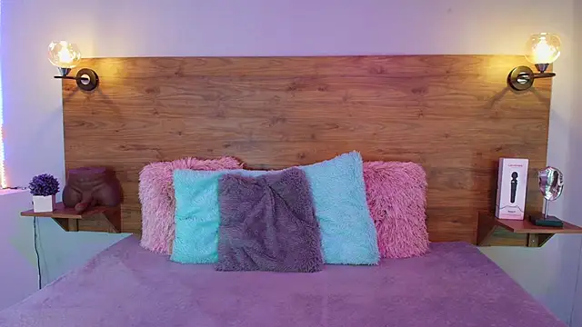 MOLLYWOODD online show from September 25, 1:17 pm