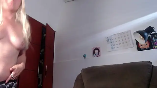 Snapshot of NEXT_DOOR_GIRL_ chatting on September 9, 9:57 pm NEXT DOOR GIRL online show from September 9, 9:57 pm