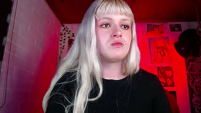 Snapshot of NEXT_DOOR_GIRL_ chatting on February 20, 3:34 am NEXT DOOR GIRL online show from February 20, 3:34 am