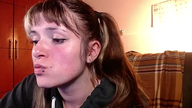 Snapshot of NEXT_DOOR_GIRL_ chatting on October 15, 11:35 pm NEXT DOOR GIRL online show from October 15, 11:35 pm