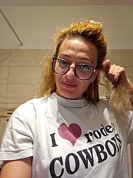 Snapshot of Selenna_emma chatting on October 24, 8:30 pm Selenna emma online show from October 24, 8:30 pm