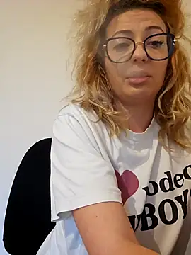 Snapshot of Selenna_emma chatting on November 5, 12:30 pm Selenna emma online show from November 5, 12:30 pm