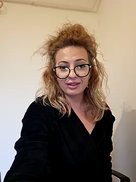 Snapshot of Selenna_emma chatting on October 2, 1:47 pm Selenna emma online show from October 2, 1:47 pm