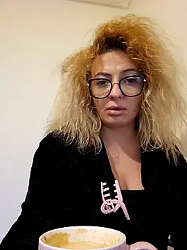 Snapshot of Selenna_emma chatting on November 10, 1:27 pm Selenna emma online show from November 10, 1:27 pm