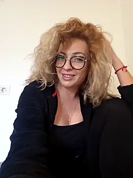 Snapshot of Selenna_emma chatting on September 17, 11:34 am Selenna emma online show from September 17, 11:34 am