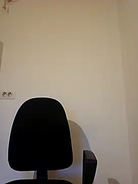 Snapshot of Selenna_emma chatting on October 21, 3:11 pm Selenna emma online show from October 21, 3:11 pm