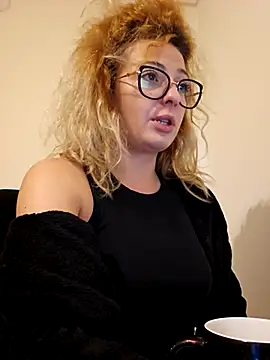 Snapshot of Selenna_emma chatting on November 11, 2:56 pm Selenna emma online show from November 11, 2:56 pm