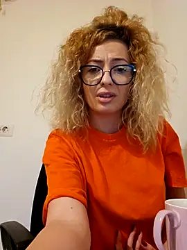 Snapshot of Selenna_emma chatting on November 8, 2:42 pm Selenna emma online show from November 8, 2:42 pm