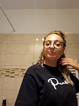 Snapshot of Selenna_emma chatting on September 20, 2:22 pm Selenna emma online show from September 20, 2:22 pm