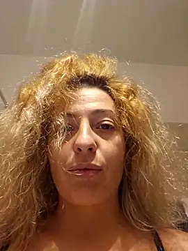 Snapshot of Selenna_emma chatting on October 31, 3:19 pm Selenna emma online show from October 31, 3:19 pm