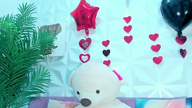 Snapshot of Briyit_Doll chatting on March 26, 4:00 am Briyit Doll online show from March 26, 4:00 am